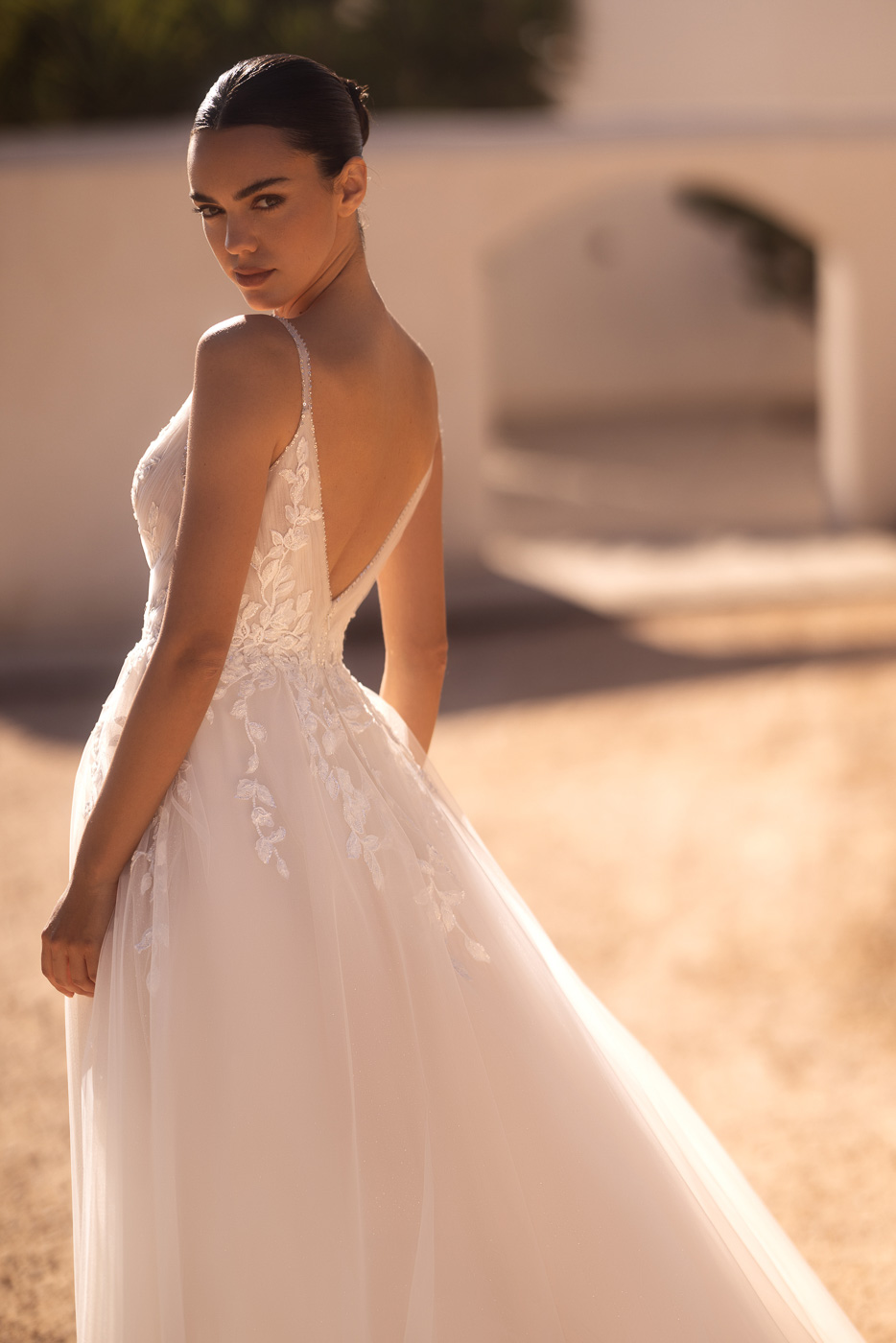 Brautkleid aus der aktuellen Mode de Pol Kollektion 2024 - E-5509_04