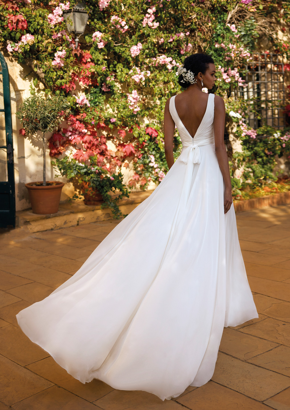 Schlichtes Hochzeitskleid BRIDGES - White One Kollektion 2024