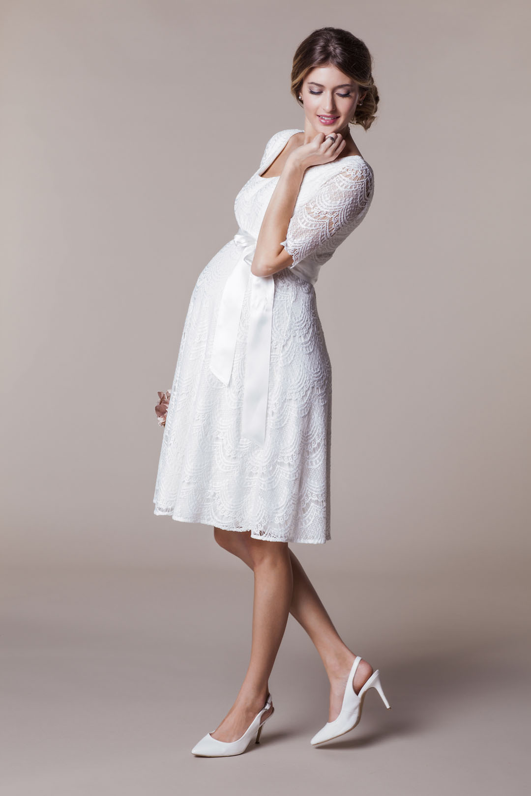 Heiraten mit Babybauch im Hochzeitskleid für Schwangere von Tiffany Rose: Modell Verona